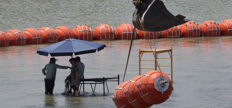 Texas reposiciona las boyas en el río Bravo