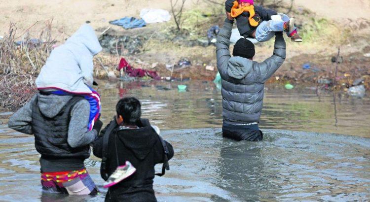 Nueva ley en Texas aumenta penas para traficantes de migrantes