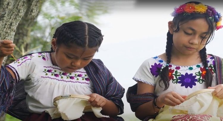 Niñas de Tzintzuntzan se pronuncian en contra la discriminación