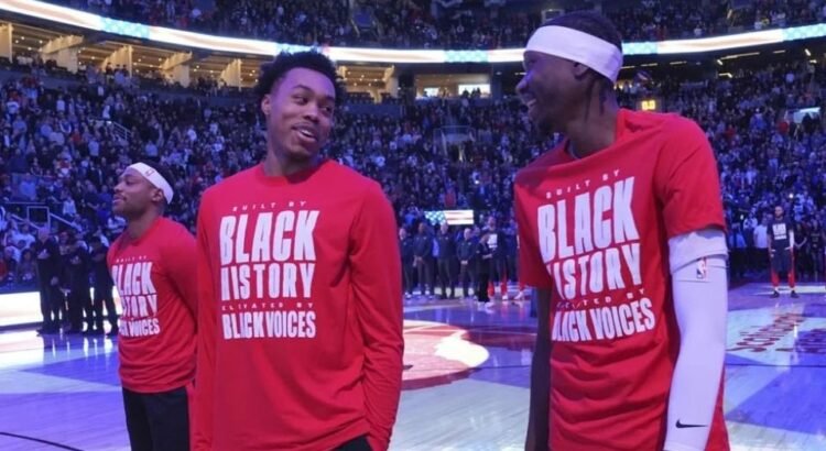 Abuchean el himno de Estados Unidos durante un partido de NBA