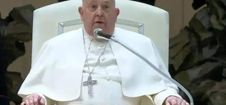 El papa Francisco es hospitalizado en Roma por una bronquitis