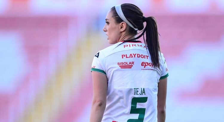 Nikkole Teja vuelve del retiro para jugar con un campeón del futbol mexicano