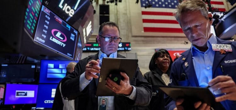 Wall Street cae tras la amenaza de Trump de subir aranceles al acero