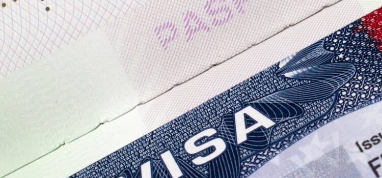 Trump evalúa un servicio premium de 1,000 dólares para agilizar el trámite de visas