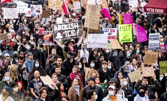 Realizan manifestación en contra de ICE frente a corte de inmigración en San Antonio