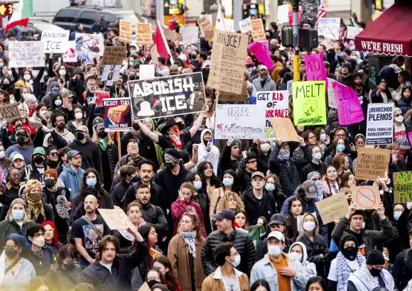 Realizan manifestación en contra de ICE frente a corte de inmigración en San Antonio