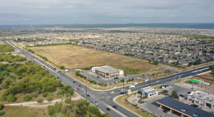 San Antonio adquiere un centro comercial de $16 millones con el supermercado favorito de los fanáticos