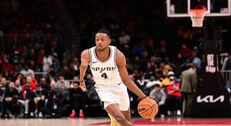 Los Spurs aseguran a Fox por cuatro años con pacto millonario