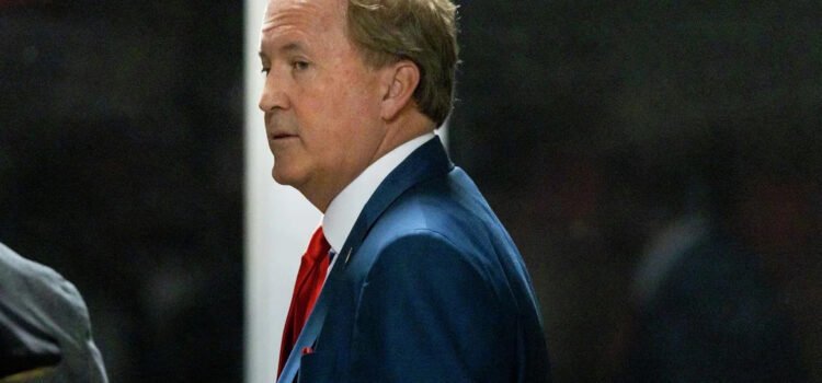 Procurador Ken Paxton insta a las escuelas de Texas a permitir la oración en las aulas