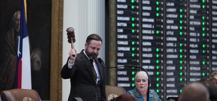 Partido Republicano de Texas considerará bloquear a legisladores de las primarias de 2026