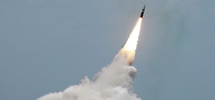 Reino Unido incrementa su poder de disuasión militar construyendo una nueva ojiva nuclear