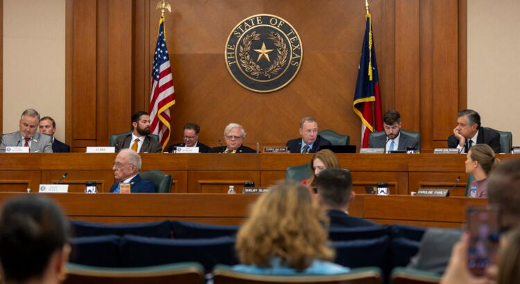 Legisladores de Texas discuten la libertad de expresión tras el asesinato de Charlie Kirk Legisladores de Texas discuten la libertad de expresión tras el asesinato de Charlie Kirk