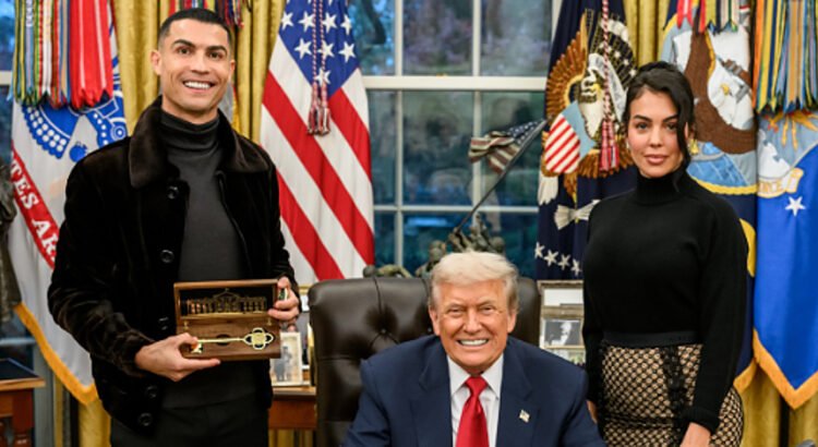 Cristiano Ronaldo recibe la Llave de Oro de la Casa Blanca tras reunión con Donald Trump