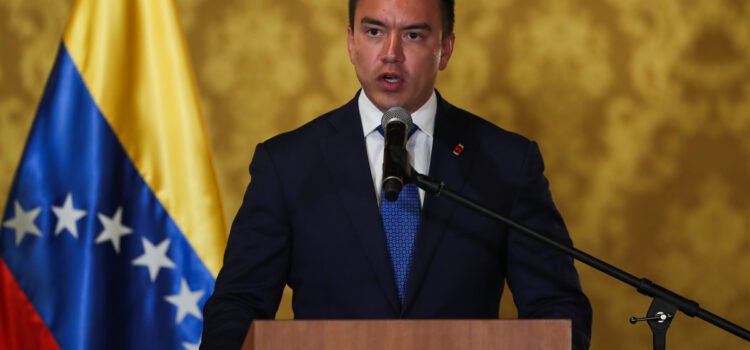 El presidente de Ecuador cambia a seis ministros en un intento de oxigenar su Gobierno