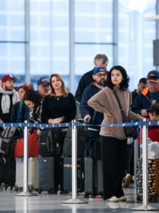 Cientos de vuelos cancelados en EEUU por cierre gubernamental