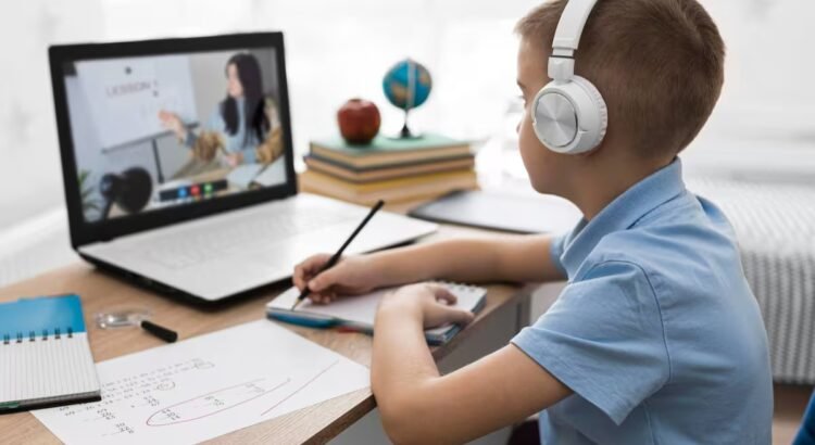 Aprueban un plan de clases virtuales que transformará Texas en 2026