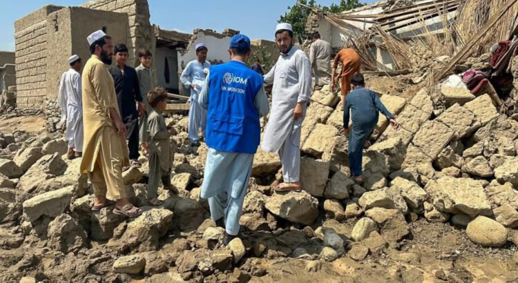 Al menos 27 muertos tras un terremoto de magnitud 6.3 en el norte de Afganistán
