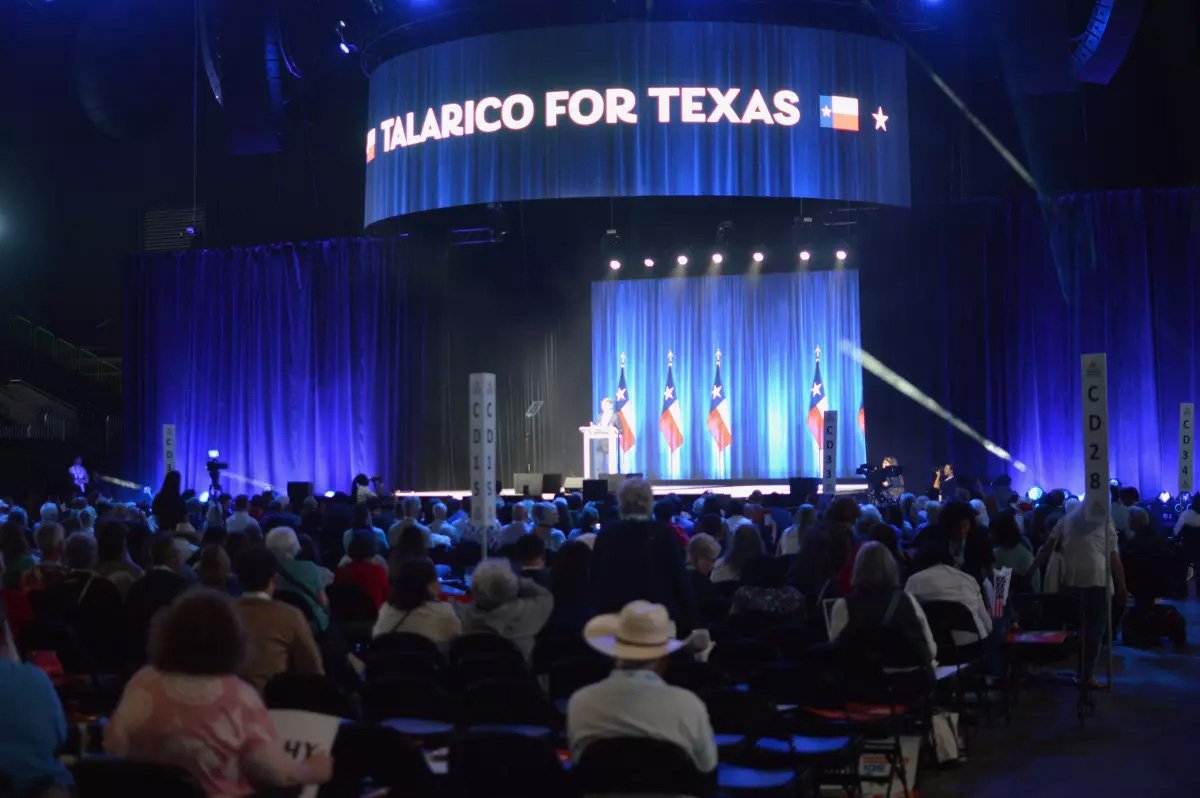 Los demócratas de Texas abandonan la convención unidos en su esfuerzo por poner fin a los 30 años de dominio republicano en Texas.